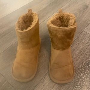 Joe Fresh 10C toddler uggs